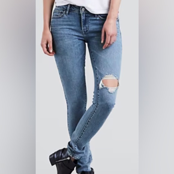 711 Light Wash Skinny Jeans - Picture 3 of 8